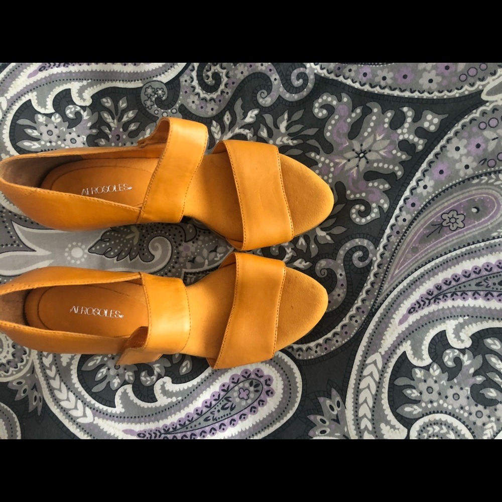 Aerosol high heel sandal